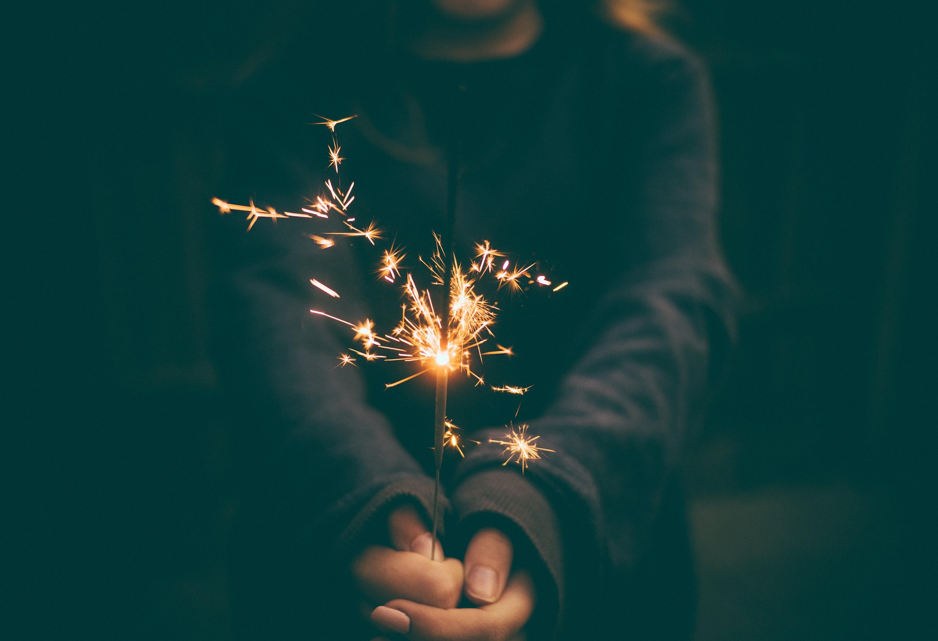 pexels-sparkler-1835387_1920